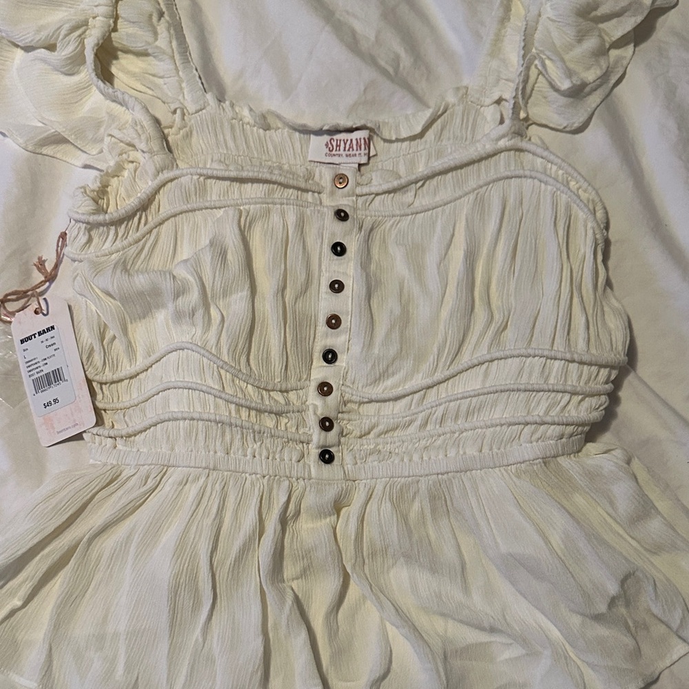 New with tags Shyanne Country Cream Ruffled Women's Top purchased from Boot Barn - Picture 4 of 6
